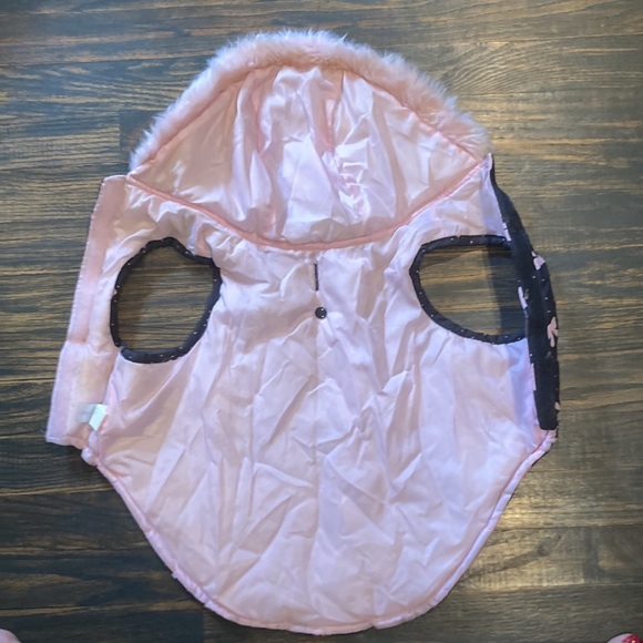 🐾🦴HOST PICK🦴🐾FEMALE DOG WINTER COAT PINK/BLACK VELCRO, LEASH SNAP (NO LEASH) - Picture 6 of 9